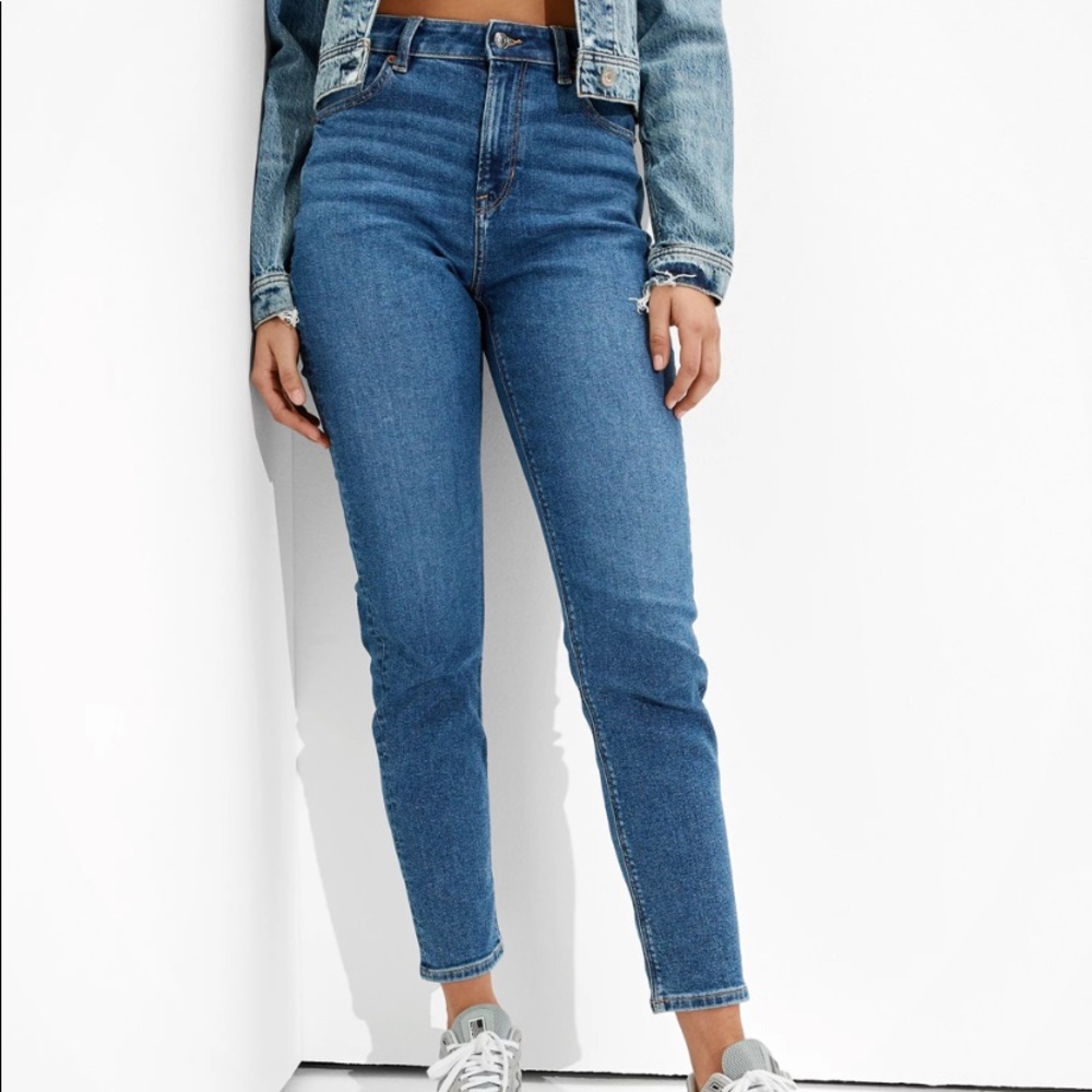 AMERICAN EAGLE OUTFITTERS High Rise Mom Jeans